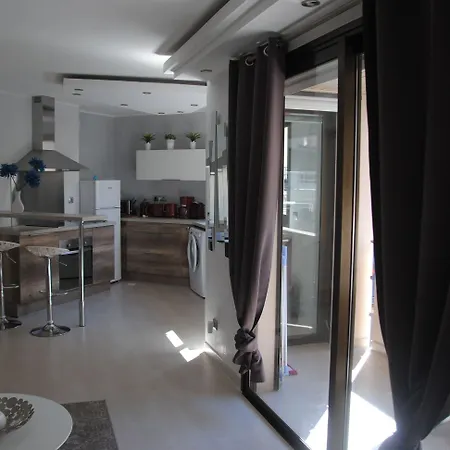 Riviera Eden Palace Lejlighedshotel 4*