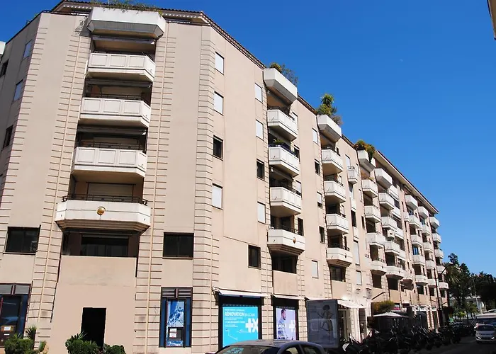 Ξενοδοχείο με διαμερίσματα Riviera Eden Palace