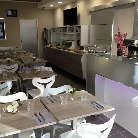 Riviera Eden Palace Aparthotel